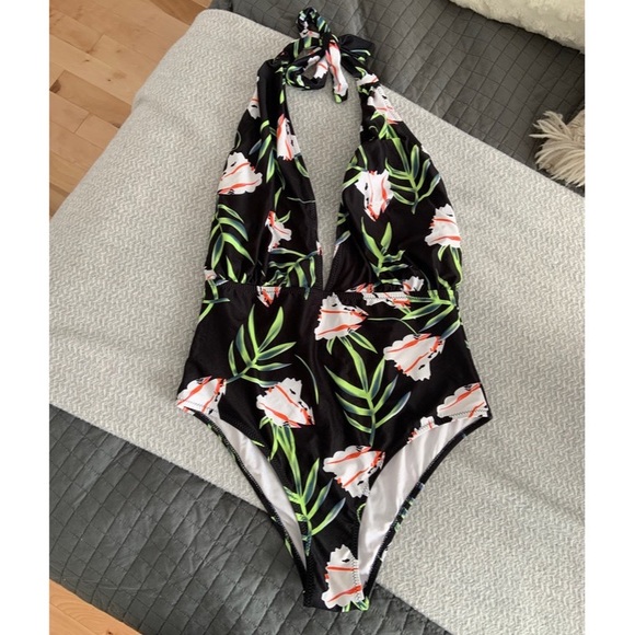 Cupshe Other - Floral CupShe one piece bathing suit